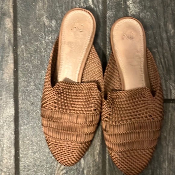 AD & Daughters Brookshire Woven Mules - Picture 2 of 5